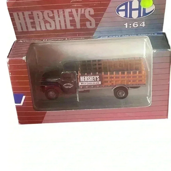 AHL American Highway Legends
Hershey's vintage truck 1:64 New Die
Cast Models - Picture 9 of 13